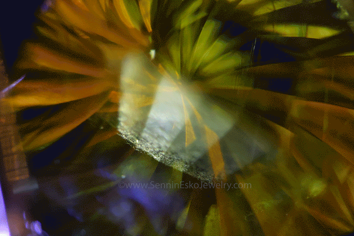 These two photos depict Ilmenite silk, which is characteristic of sapphire from Kenya
Approximately 22x magnification, 1mm field of view with darkfield and oblique illumination. 