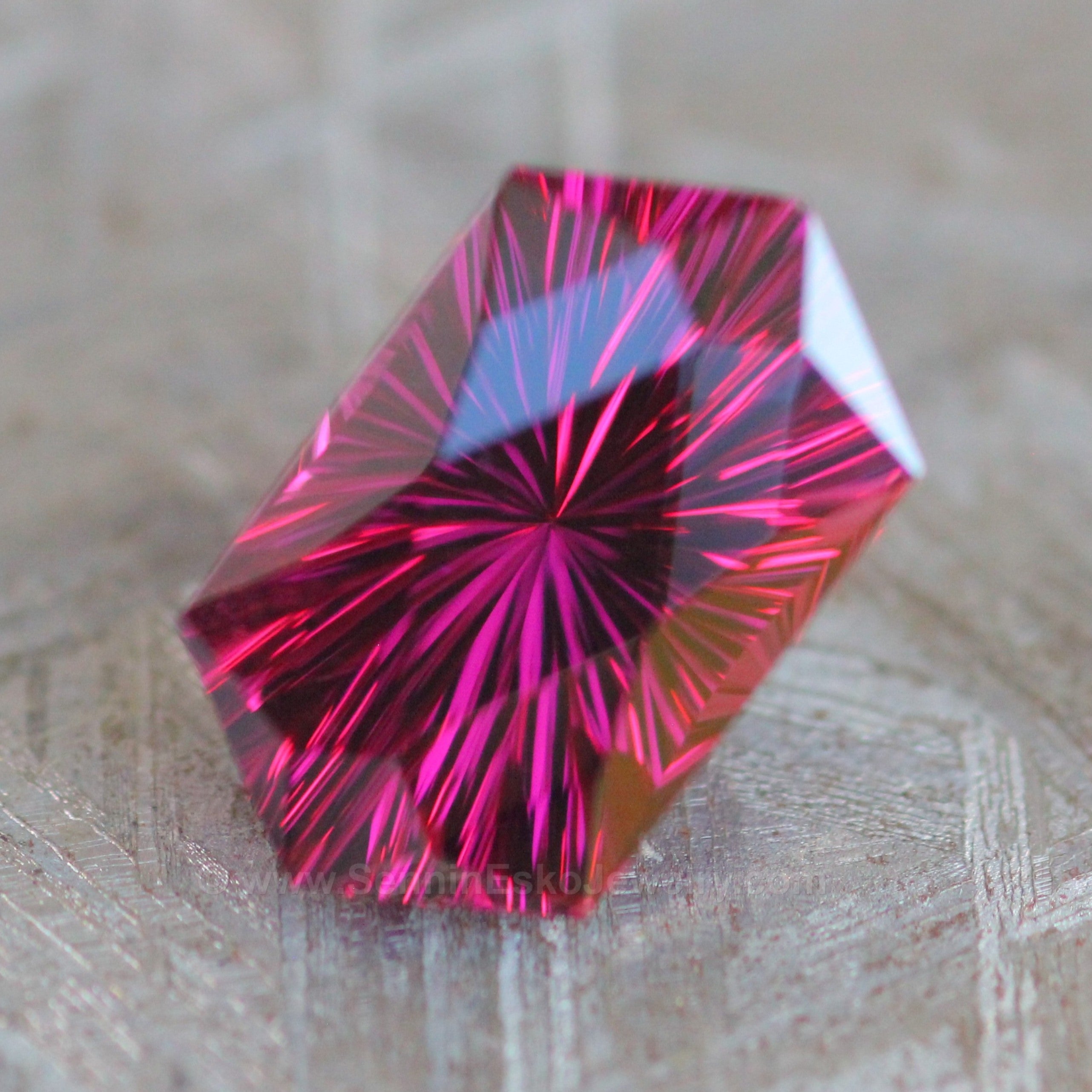 5.4ct Magenta Garnet Hexagon - Fantasy Cut 12.7x7.5mm – Sennin