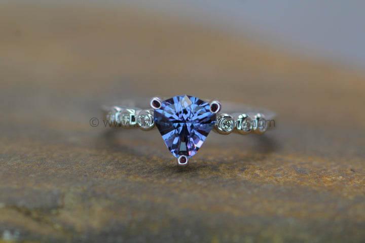 Seven Stone Diamond Accented Prong Setting - Depicted with a Lilac Spinel (Setting Only, Center Stone Sold Separately) Sennin Esko Jewelry Engagement Rings, Fantasy Cut Sapphire, Fantasy Sapphire, Gold Engagement Ring, Jewelry, Multi Bezel Loose Settings