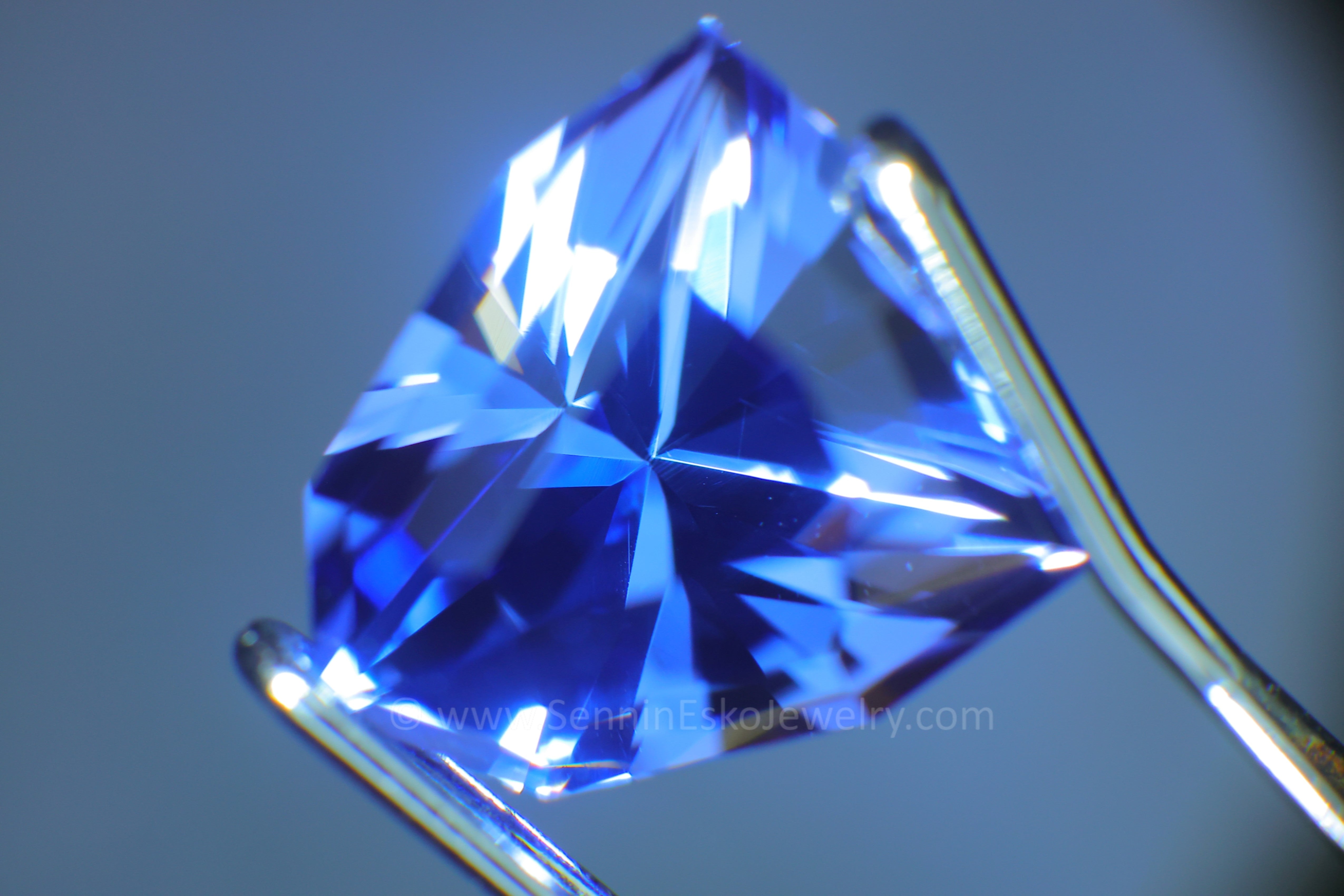 2.42 Carat Blue/Purple Tanzanite Shield - Precision Cut – Sennin