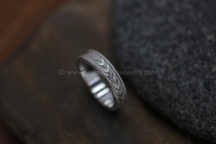 PRÊT À EXPÉDIER Double Chevron Infinity Ring, Design continu, Taille 9