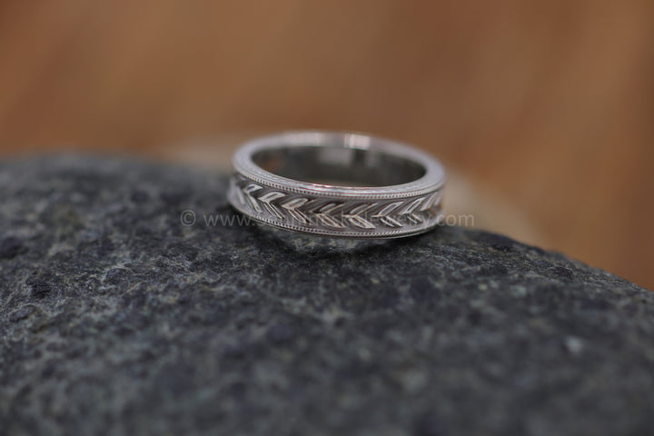 PRÊT À EXPÉDIER Double Chevron Infinity Ring, Design continu, Taille 9