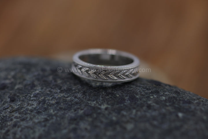 PRÊT À EXPÉDIER Double Chevron Infinity Ring, Design continu, Taille 9