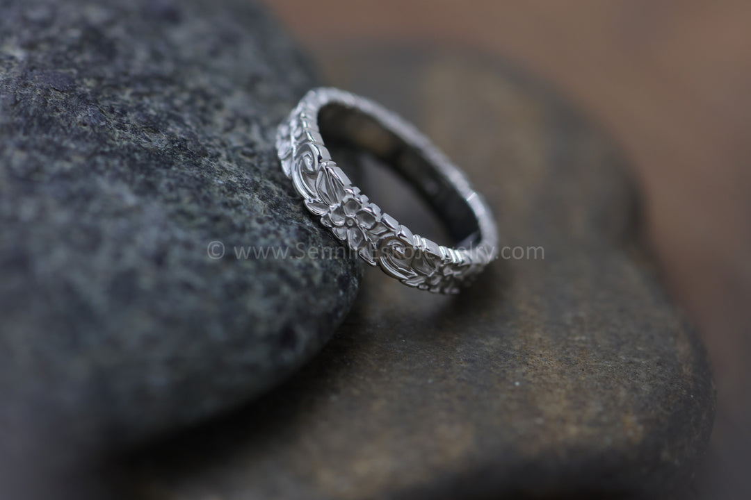 READY TO SHIP Silver Flower/Leaf Ring, Continuous Design, Size 7