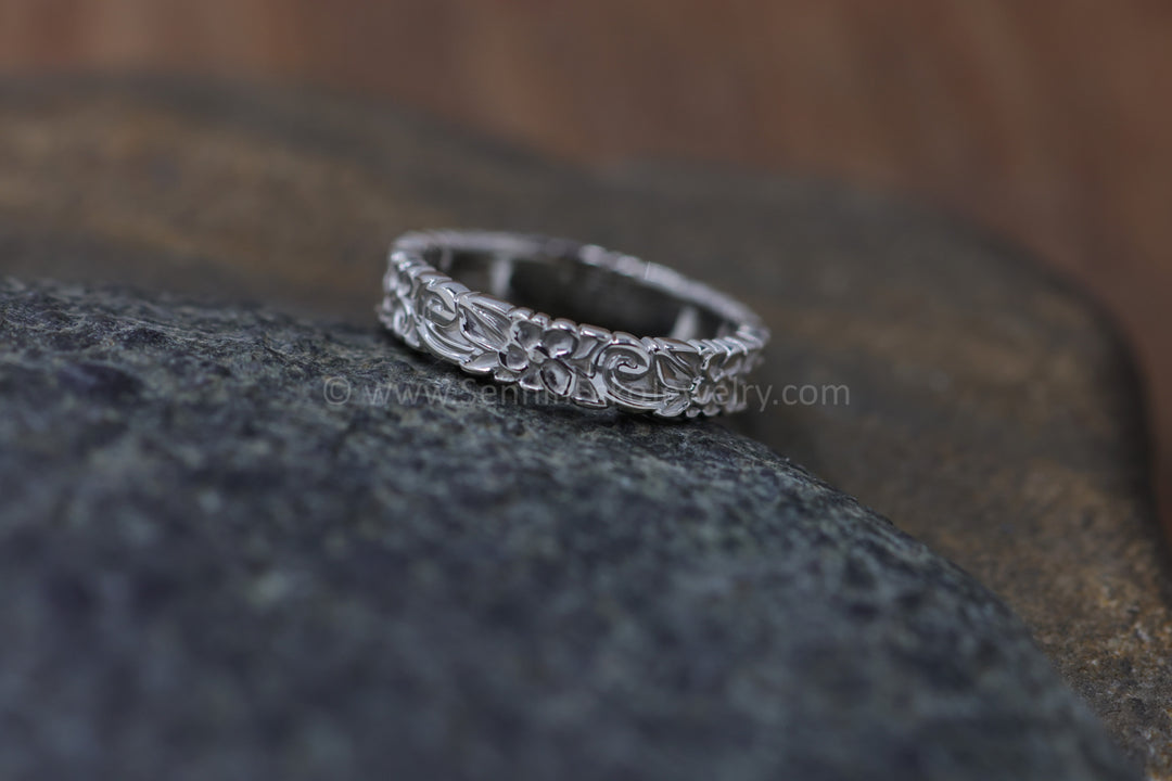 READY TO SHIP Silver Flower/Leaf Ring, Continuous Design, Size 7