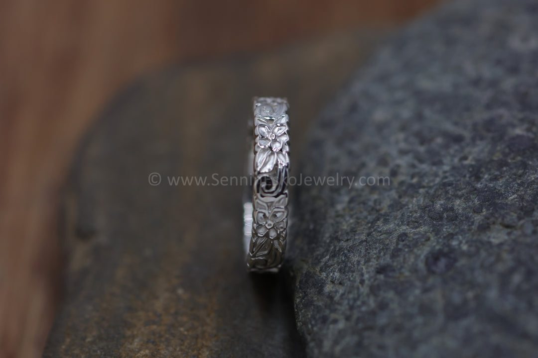 READY TO SHIP Silver Flower/Leaf Ring, Continuous Design, Size 7