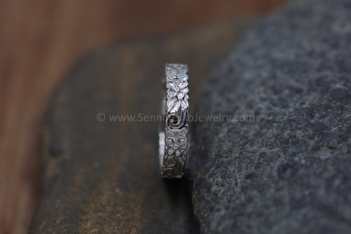 READY TO SHIP Silver Flower/Leaf Ring, Continuous Design, Size 7