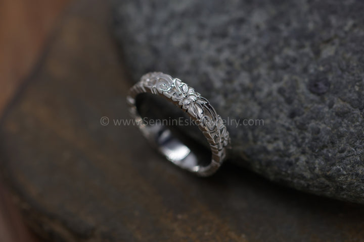 READY TO SHIP Silver Flower/Leaf Ring, Continuous Design, Size 7