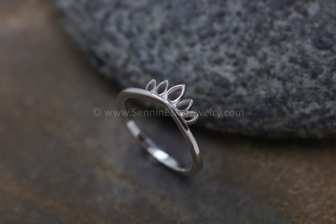 PRÊT À EXPÉDIER Bague inspirée de la couronne simple en argent, taille 7