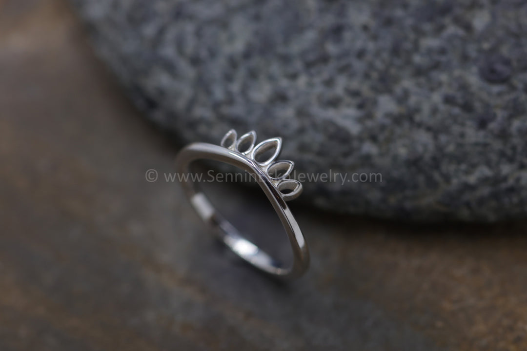 PRÊT À EXPÉDIER Bague inspirée de la couronne simple en argent, taille 7