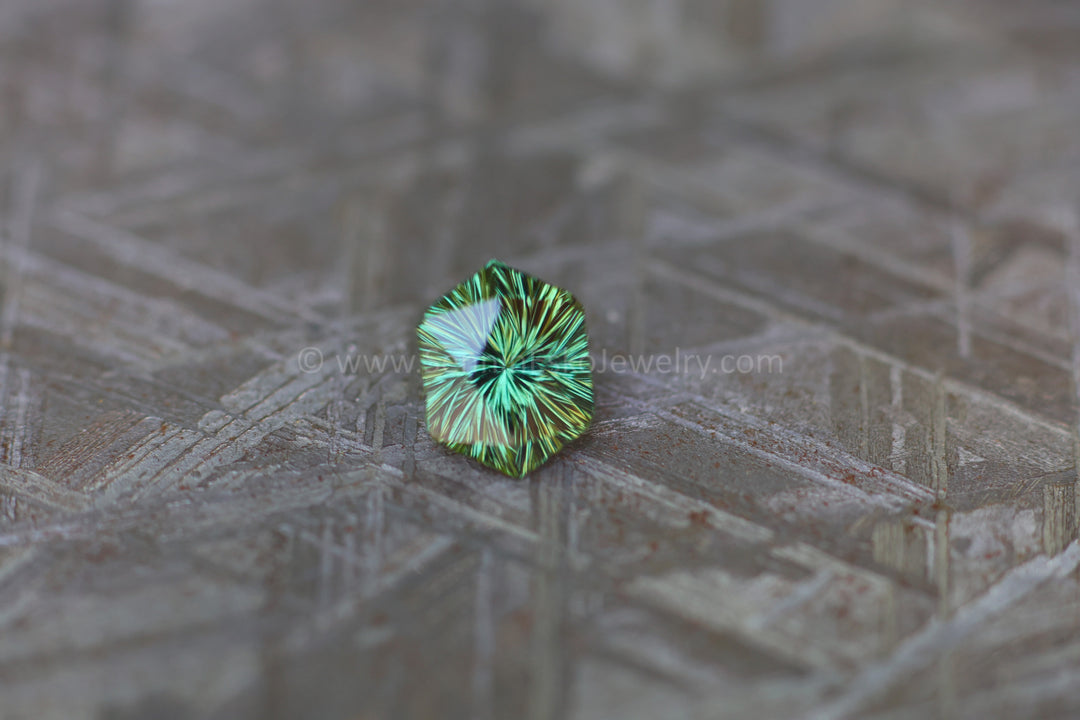 Hexagone saphir vert forêt 1,35 carat - 7,2 x 5,6 mm, taille fantaisie