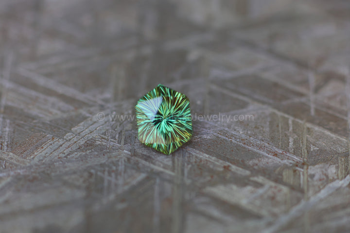 Hexagone saphir vert forêt 1,35 carat - 7,2 x 5,6 mm, taille fantaisie