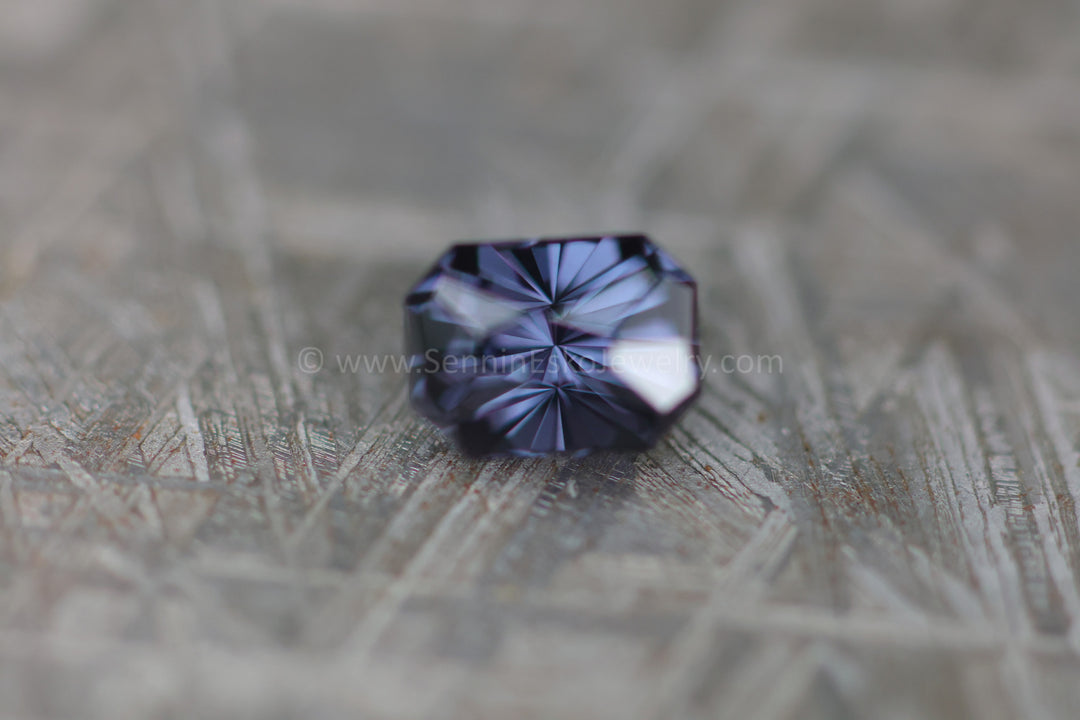 1.98 Carat Gris Violet Spinelle Octogone - 7.6x5.6mm