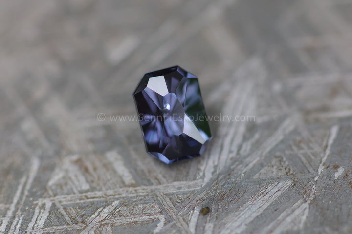1.98 Carat Gris Violet Spinelle Octogone - 7.6x5.6mm