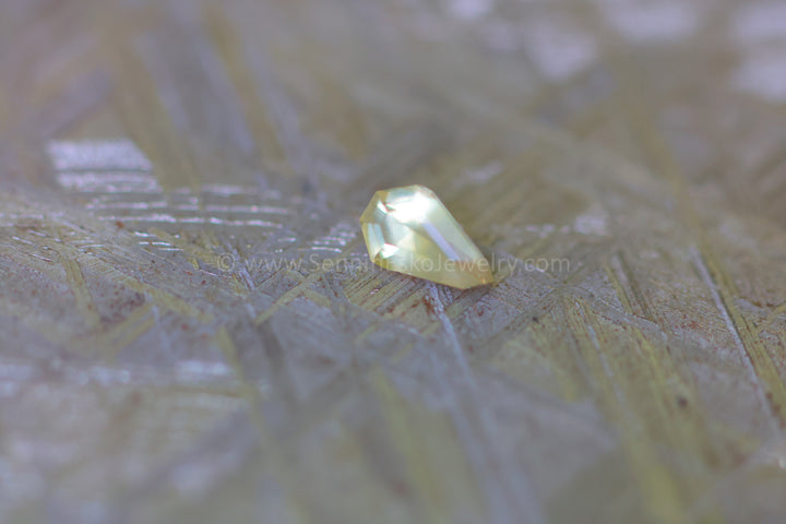 0,49 Karat gelber Saphir-Drachen – Präzisionsschliff, 5,9 x 3,8 mm