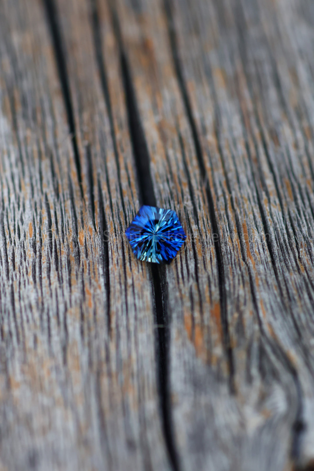 1 Carat Deep Blue Sapphire Hexagon - 6.8x5.6mm - Esko Universe Cut ™