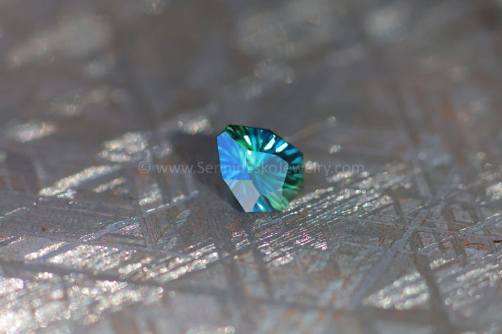 1.3ct Parti Green/Blue Sapphire Arrowhead - 7.2x6.1mm - Galaxy Cut