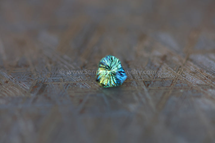 0.61ct Blue/Green/Yellow Sapphire Arrowhead, 4.8x4.9mm - Galaxy cut