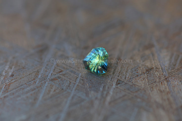 0.61ct Blue/Green/Yellow Sapphire Arrowhead, 4.8x4.9mm - Galaxy cut