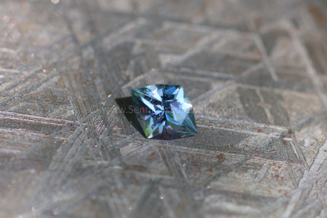 Octogone de fantaisie en saphir Umba bleu glacé de 1 carat - 7,8 x 6,2 mm