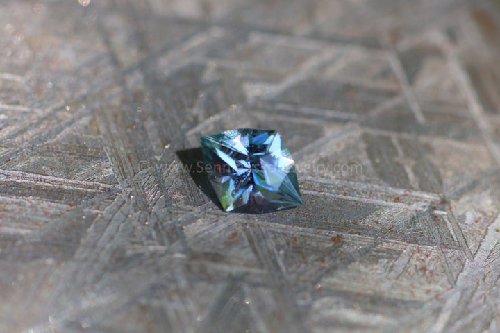 1 Karat eisblauer Umba-Saphir, neuartiges Achteck – 7,8 x 6,2 mm