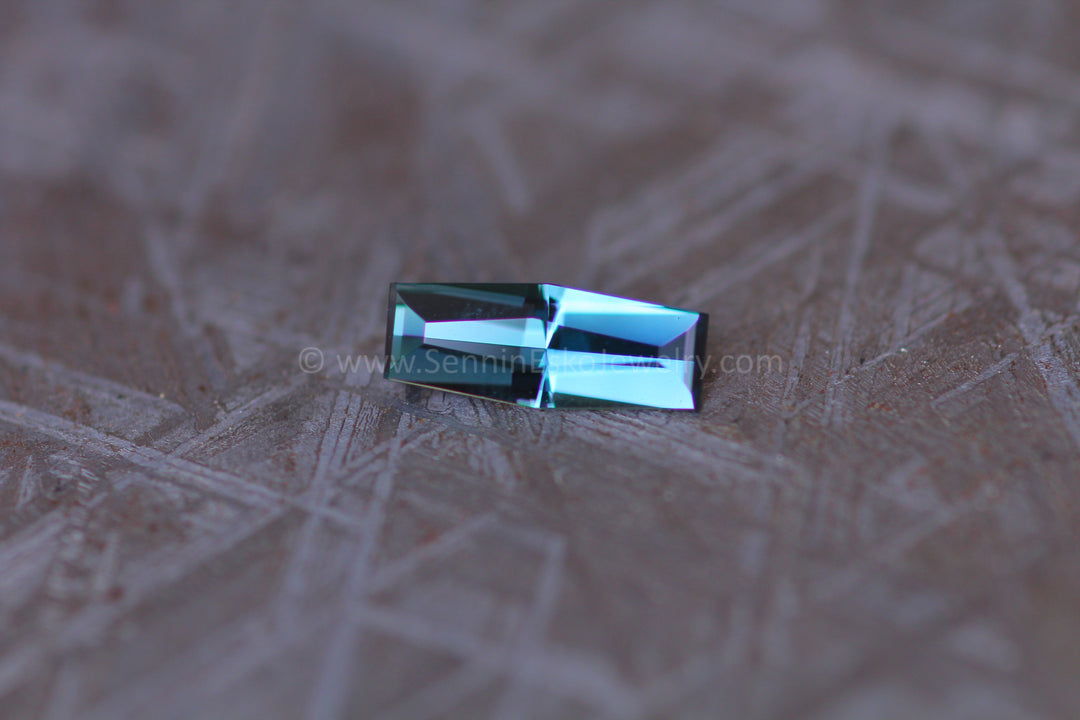 0,76 ct elektrischer blauer Saphir, sechseckiges Baguette – 9,1 x 3,6 mm