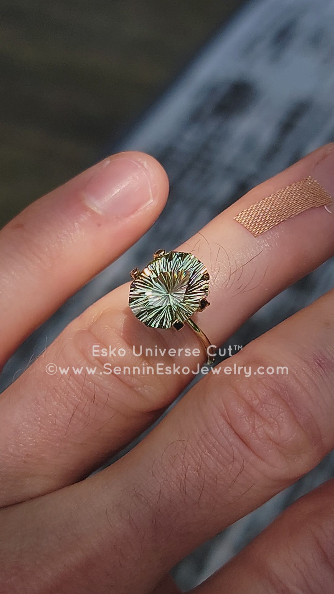 4.9 Carat Green/Yellow Oregon Sunstone Oval Cushion - 12.6x10mm - Esko Universe Cut ™