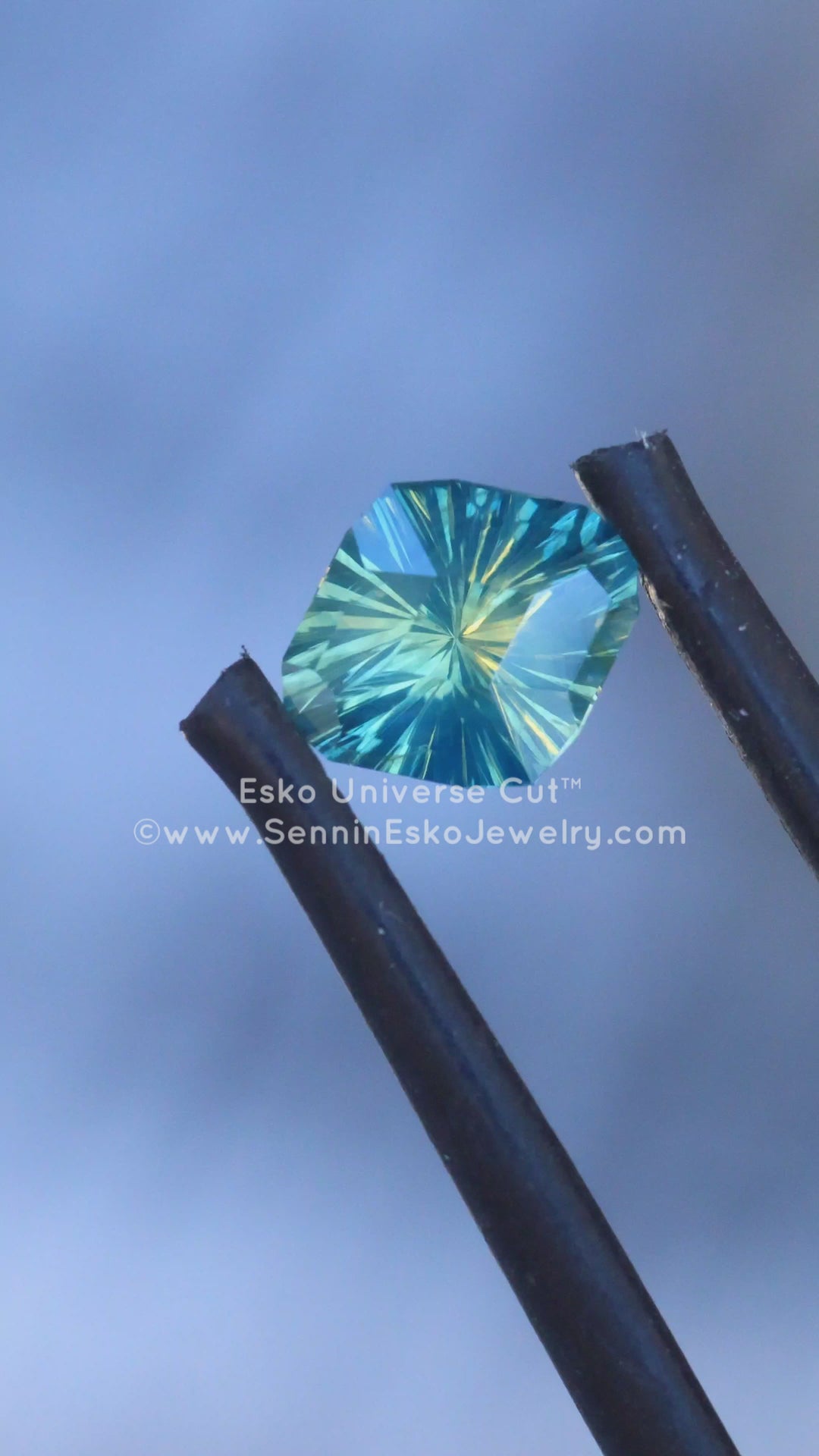 0.99 Carat Teal/Yellow Opalescent Sapphire - 6.9x6mm - Esko Universe Cut ™