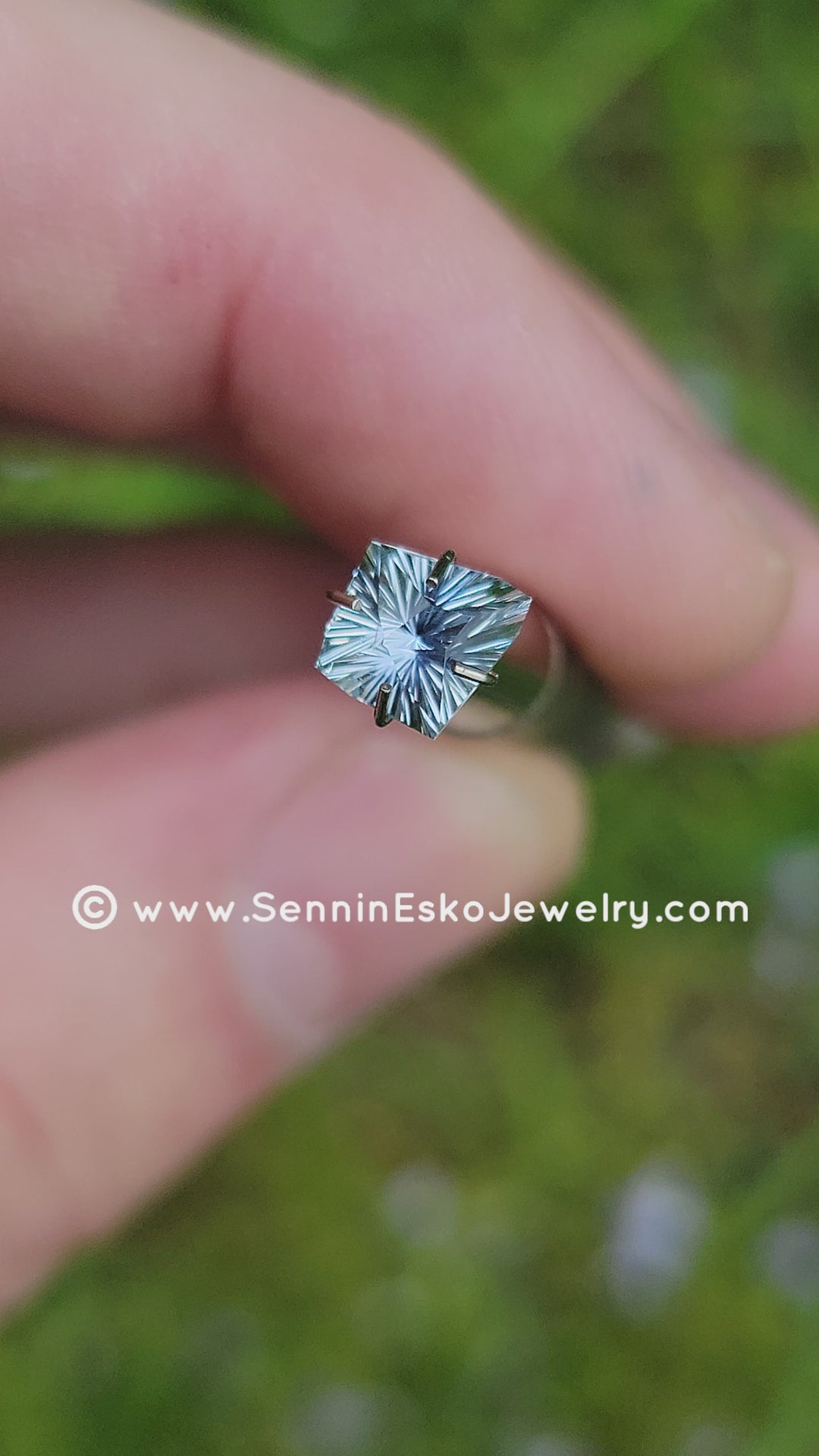 1,3 Karat silbrig-blauer Saphir-Drachen – 8,1 x 7,4 mm