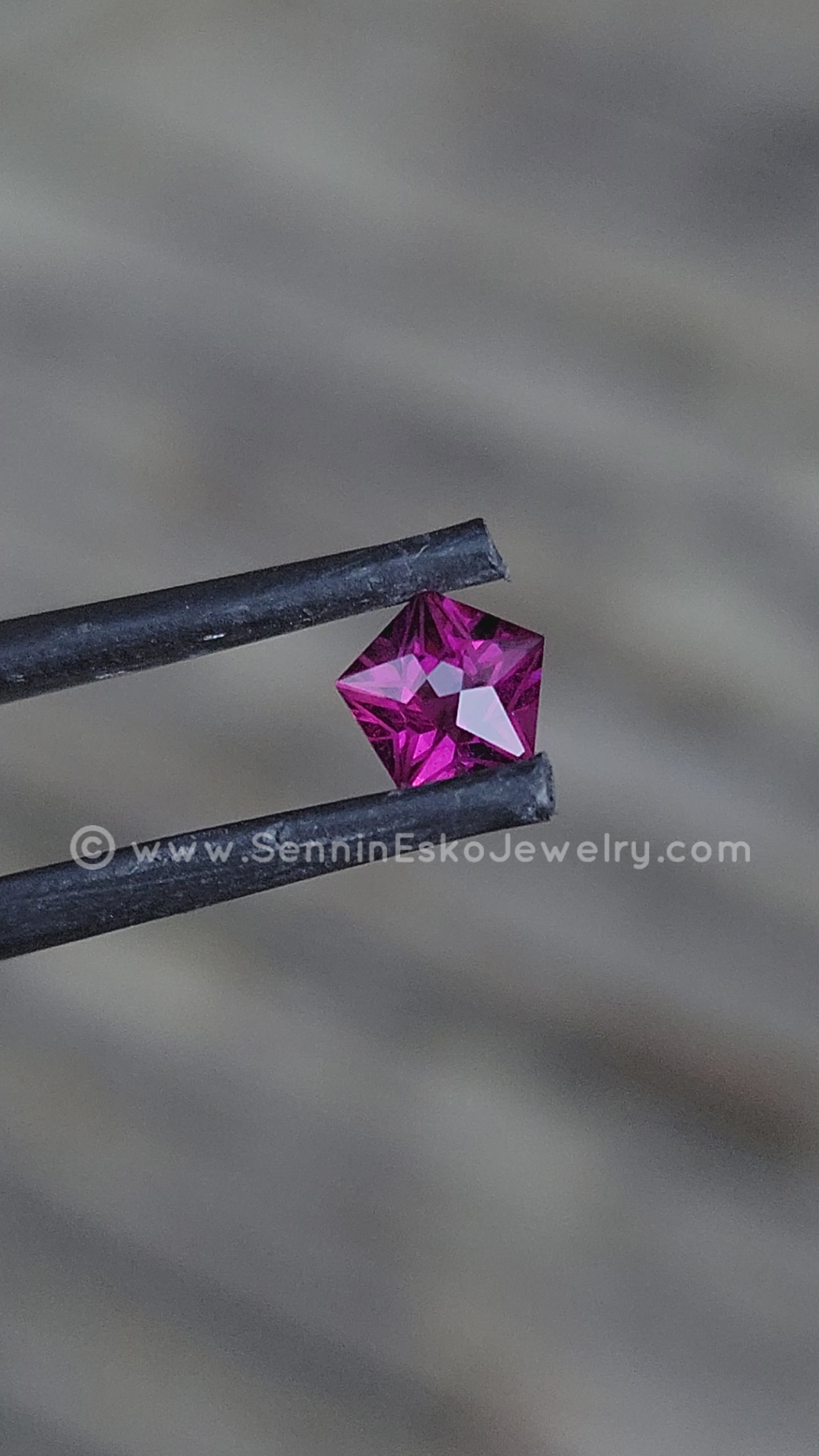 0.95 carat Star Cut Purple Garnet - 5.8mm – Sennin Esko Jewelry