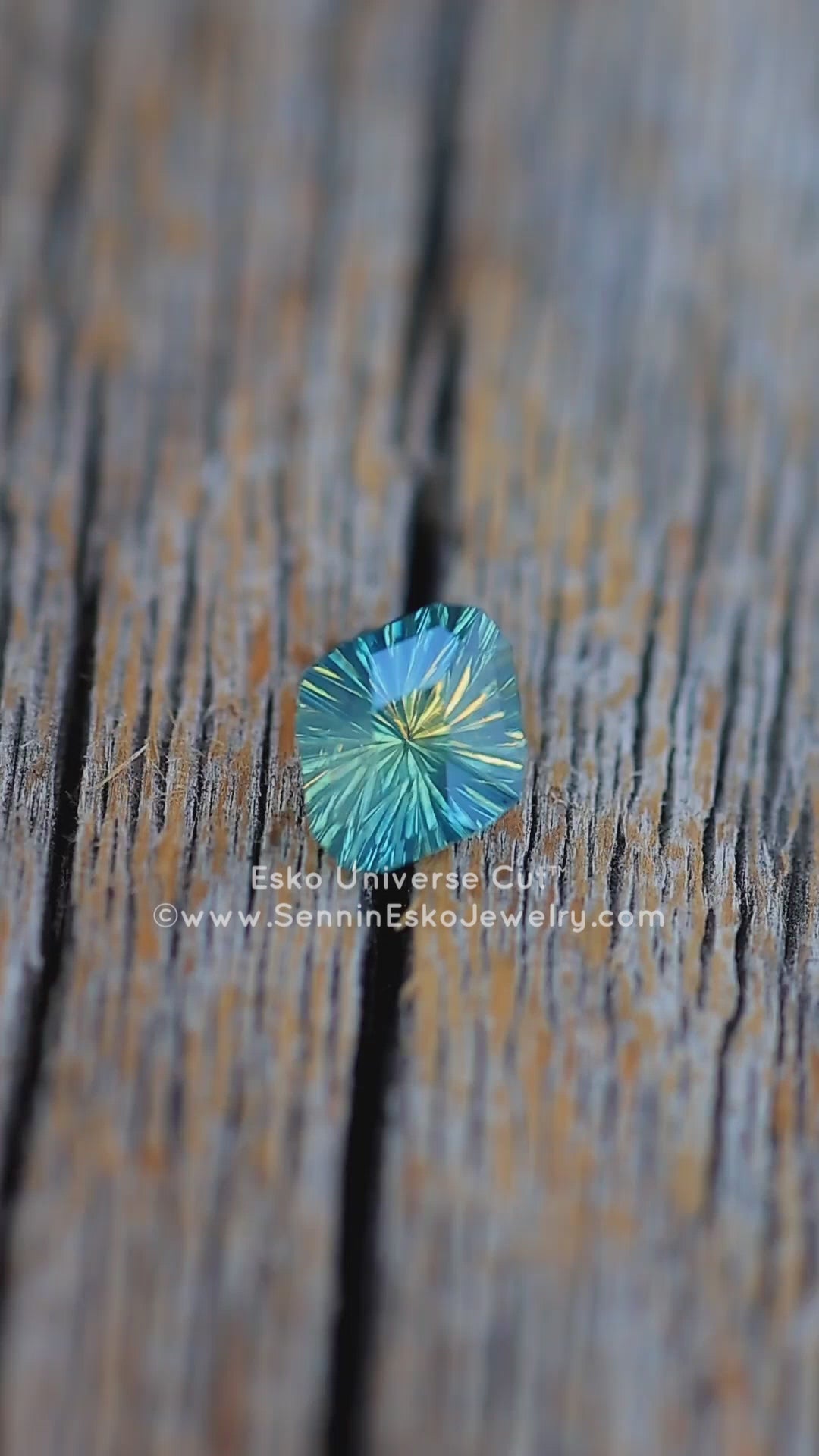0.99 Carat Teal/Yellow Opalescent Sapphire - 6.9x6mm - Esko Universe Cut ™