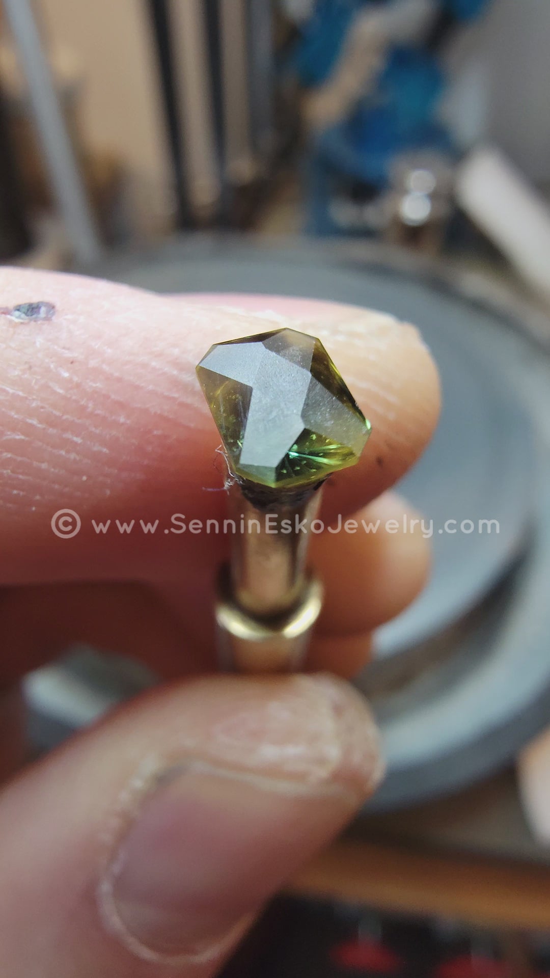 0.96 Carat Parti Yellow Green/Blue Sapphire Octagon -  6.1x4.5mm - Esko Universe Cut ™