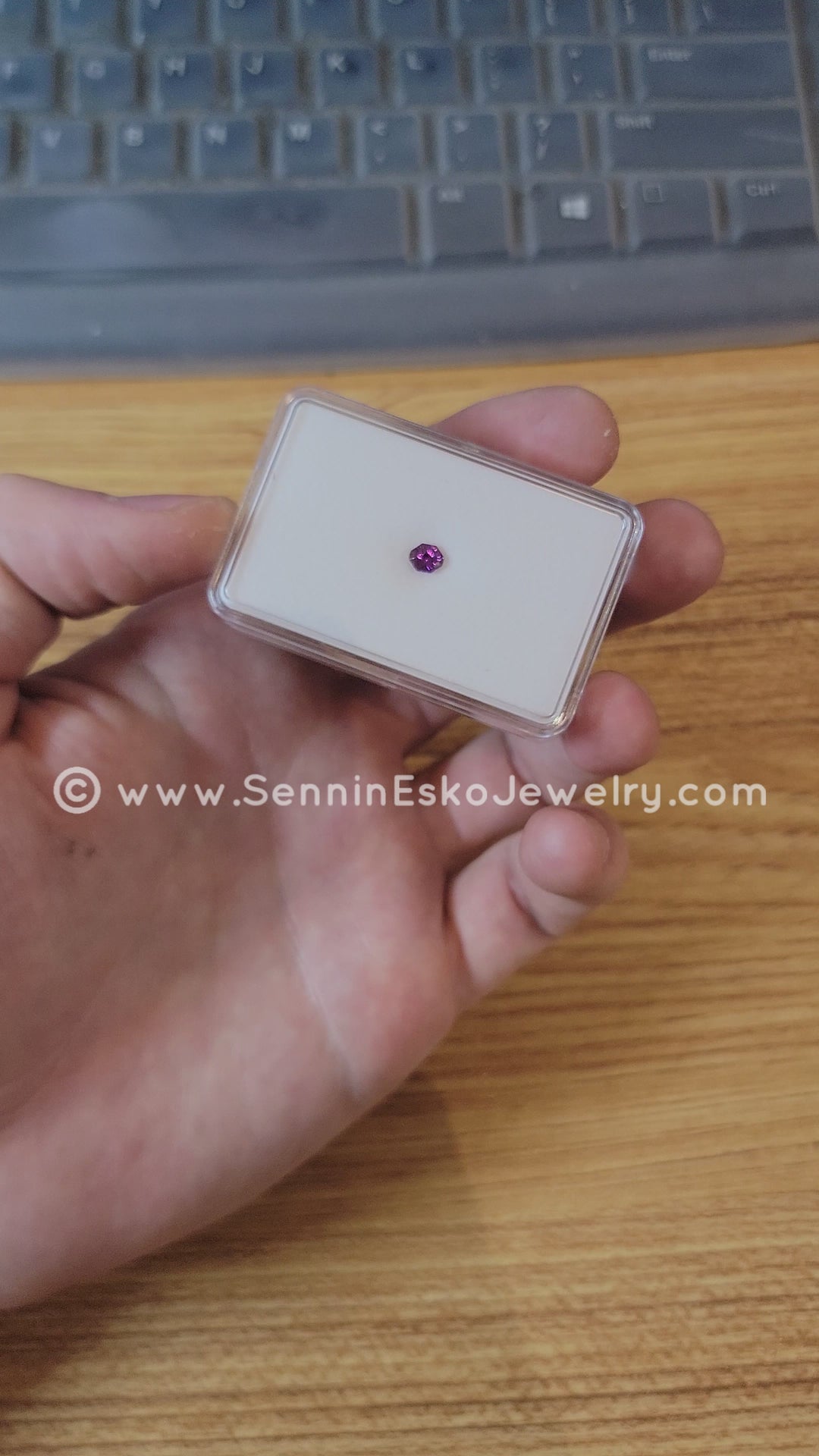 Octogone de fantaisie en saphir violet électrique de 0,51 carat - 5,1 x 4,2 mm, taille fantaisie