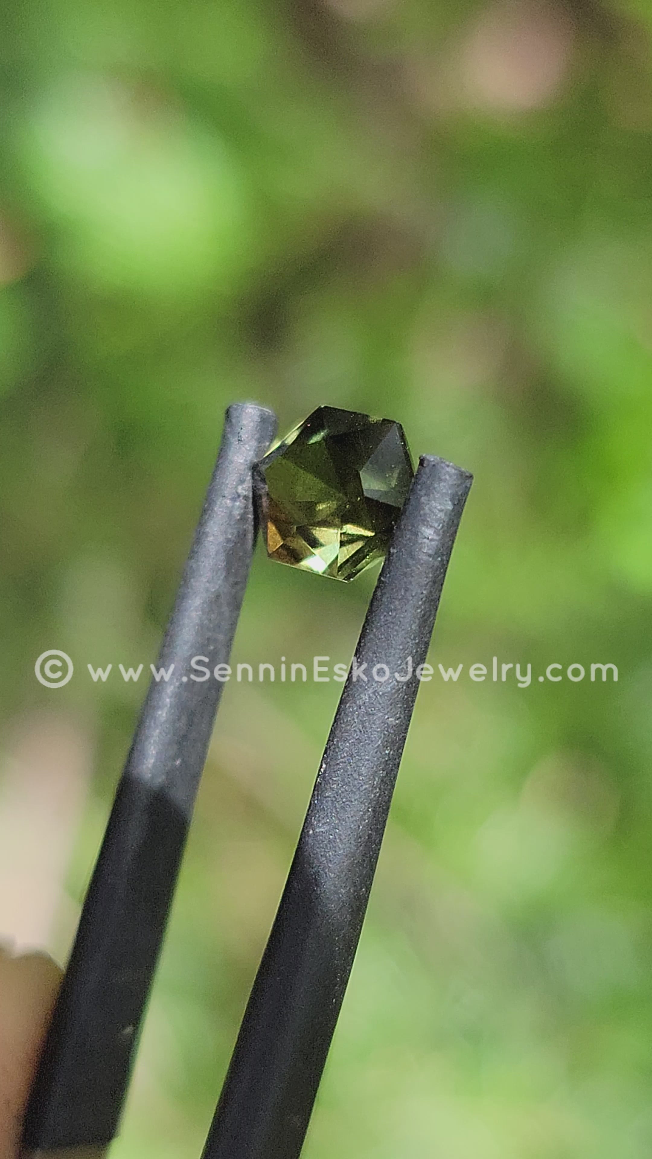 1.5 Carat Hazel Sapphire Hexagon - 7.8x5.8mm – Sennin Esko Jewelry