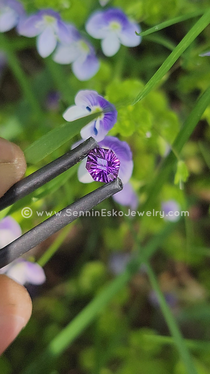 Octogone de fantaisie en saphir violet électrique de 0,51 carat - 5,1 x 4,2 mm, taille fantaisie