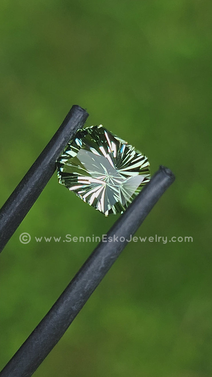 2.1 Carat Mint Beryl Octagon - 8.8x6.9mm - Galaxy Cut – Sennin