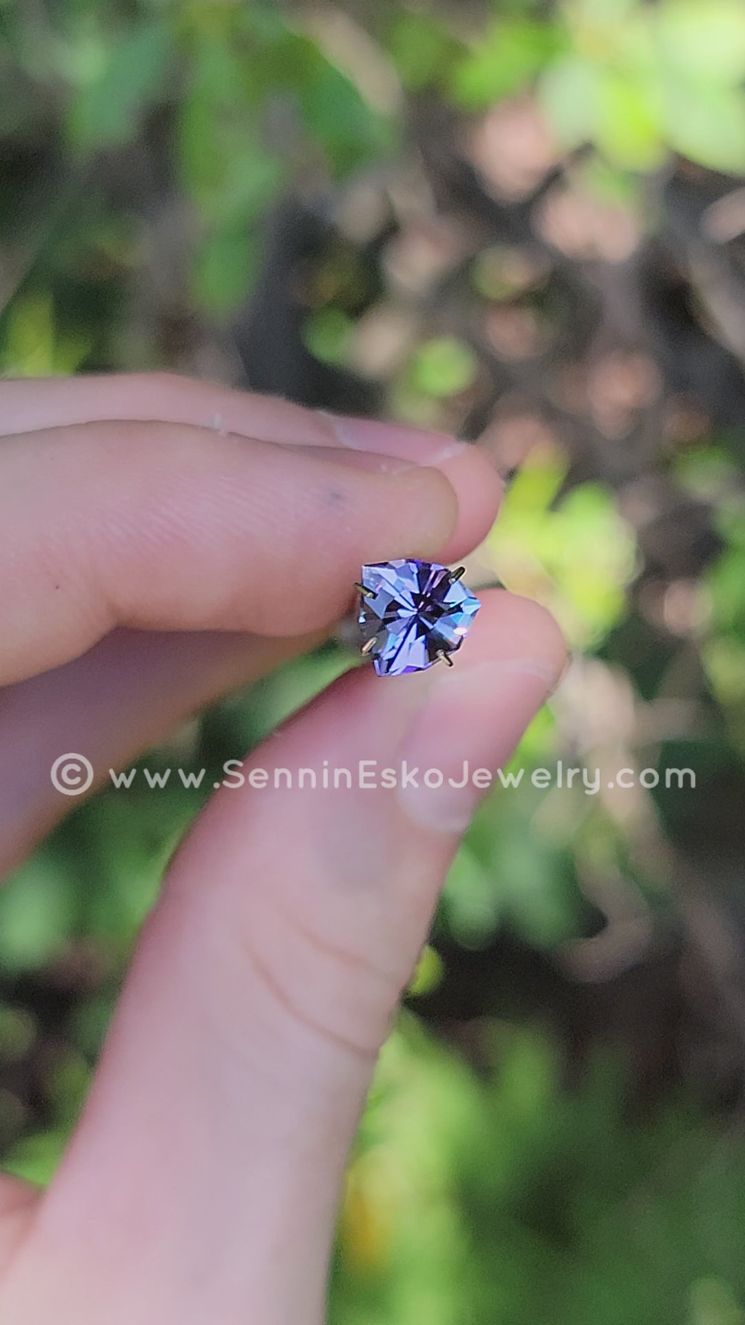 2,3 Karat blauer und violetter Tansanitschild – 8,1 x 7,5 mm – ungewärmt – Spezialschliff