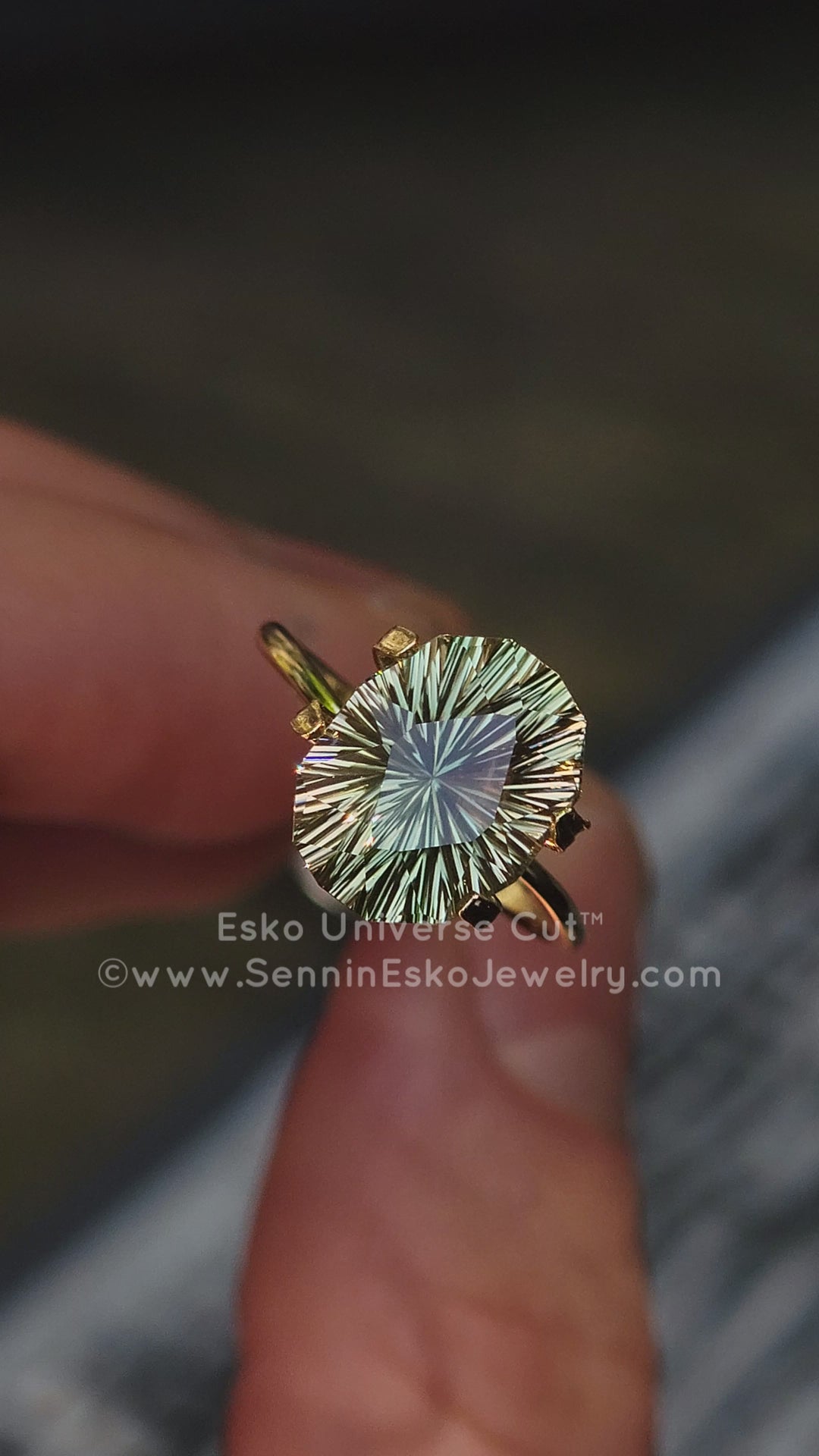 4.9 Carat Green/Yellow Oregon Sunstone Oval Cushion - 12.6x10mm - Esko Universe Cut ™
