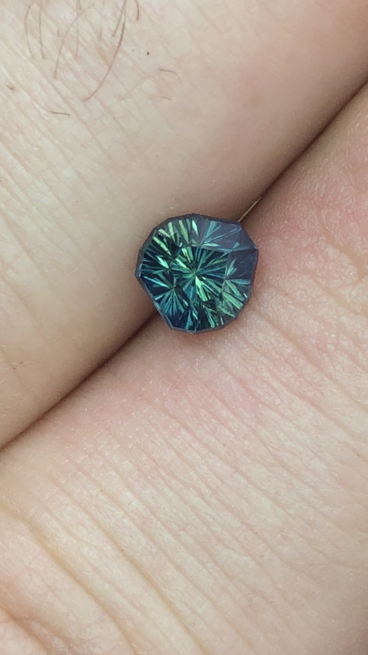 Saphir turquoise taille fantaisie - Saphir taille cœur - 0,95 carats 5,5 x 5,2 mm
