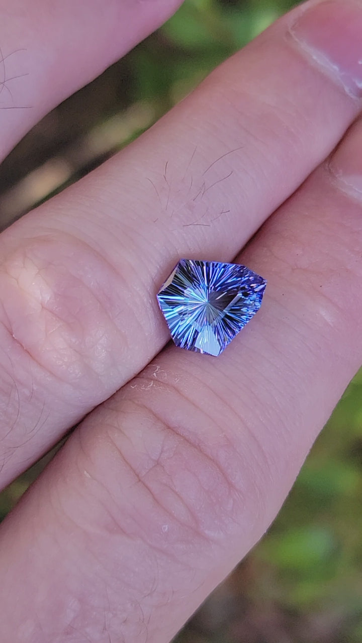 Pointe de flèche en tanzanite bleu/violet de 4,55 carats - 11,8 x 10,9 mm - Coupe fantaisie