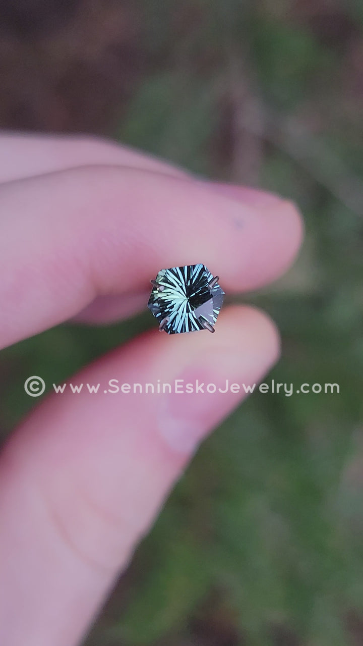 1,24 ct blauer/grüner und gelber parti kenianischer sechseckiger Saphir – Fantasy-Schliff – 7,1 x 6 mm