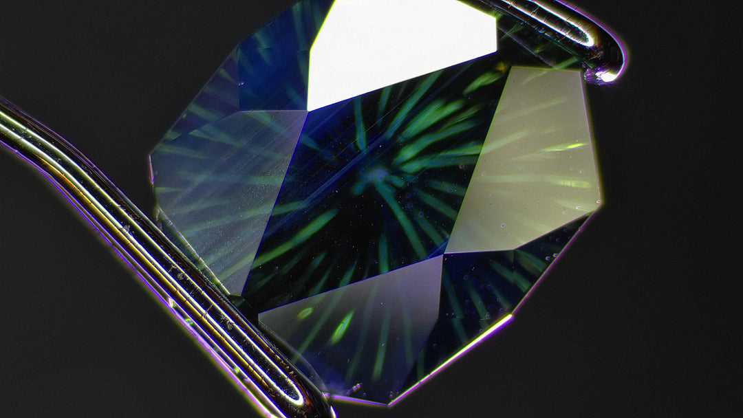 Coussin décagonal en saphir bleu fluo/vert 1 carat - 7 x 5,8 mm, taille fantaisie