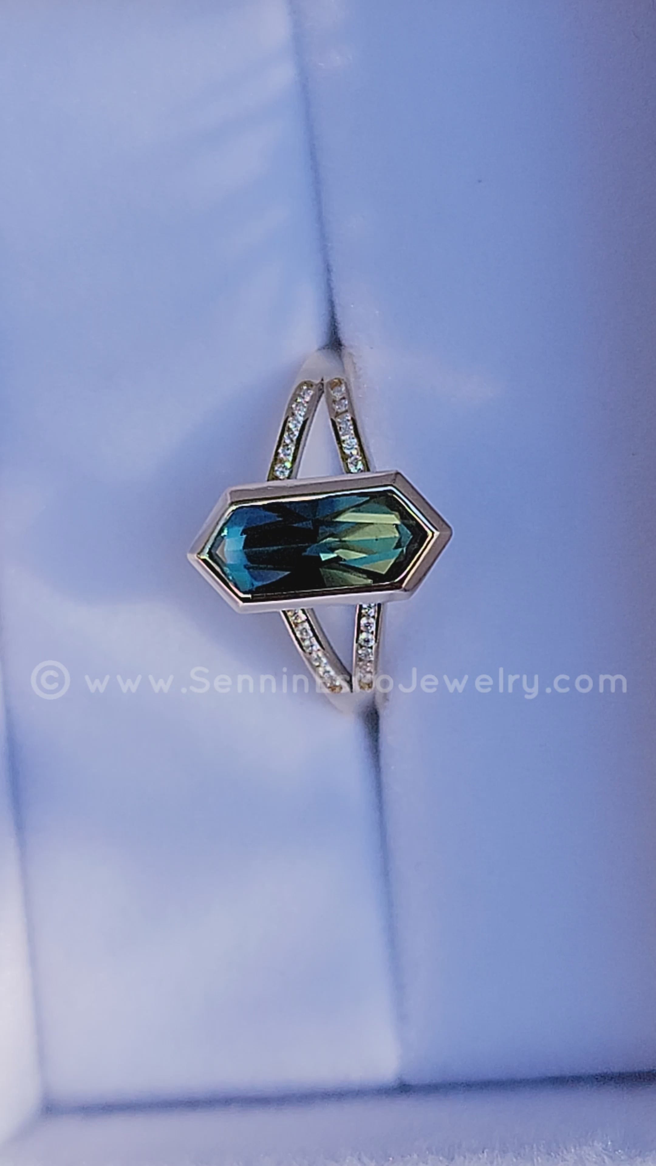 SHAPE SPIRIT リング Enchanted Disney Ariel Oval Amethyst and 1/2 CT. T.W.