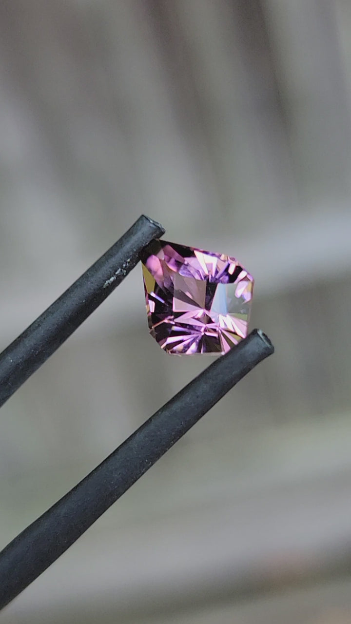 2,1 Karat rosa Turmalin-Drachen – 8,5 x 6,9 mm