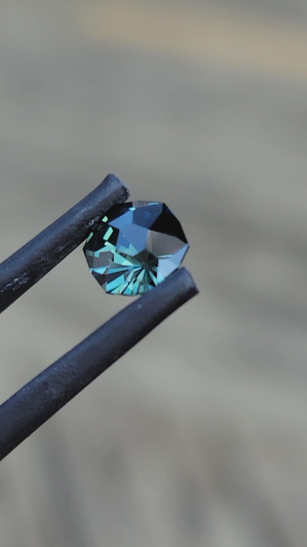 Hexagone saphir bleu sarcelle 1,1 carat - Coupe de précision - 6,3x5,8 mm