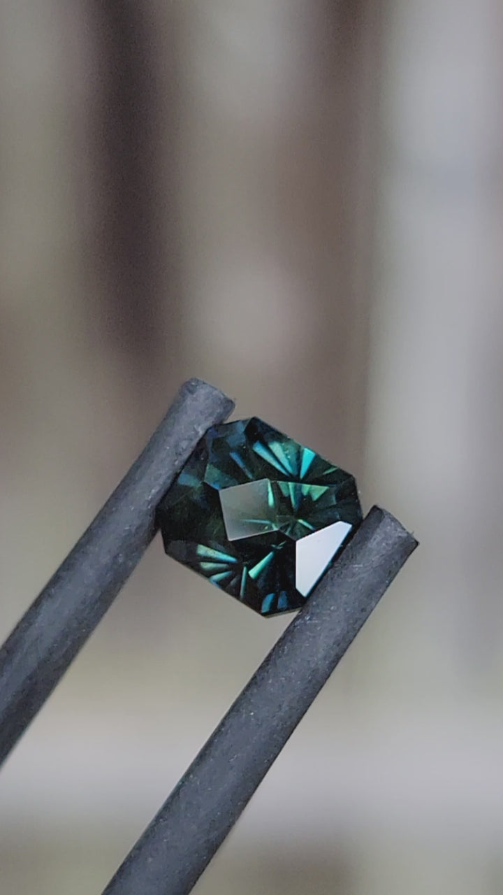 1.62 carat bleu d'encre/vert saphir octogone - 6.1x5.4mm