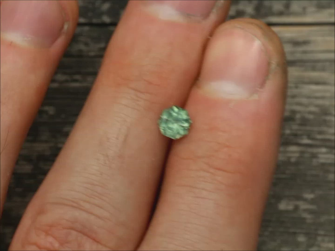 Montana Teal Sapphire 5,3 mm, 0,86 carats - Saphir octogonal taillé avec précision - Barre El Dorado non traitée Montana Sapphire