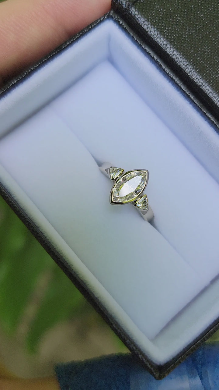 Handgefertigter Vintage-inspirierter Verlobungsring aus Moissanit-Weißgold – Marquise-Ring