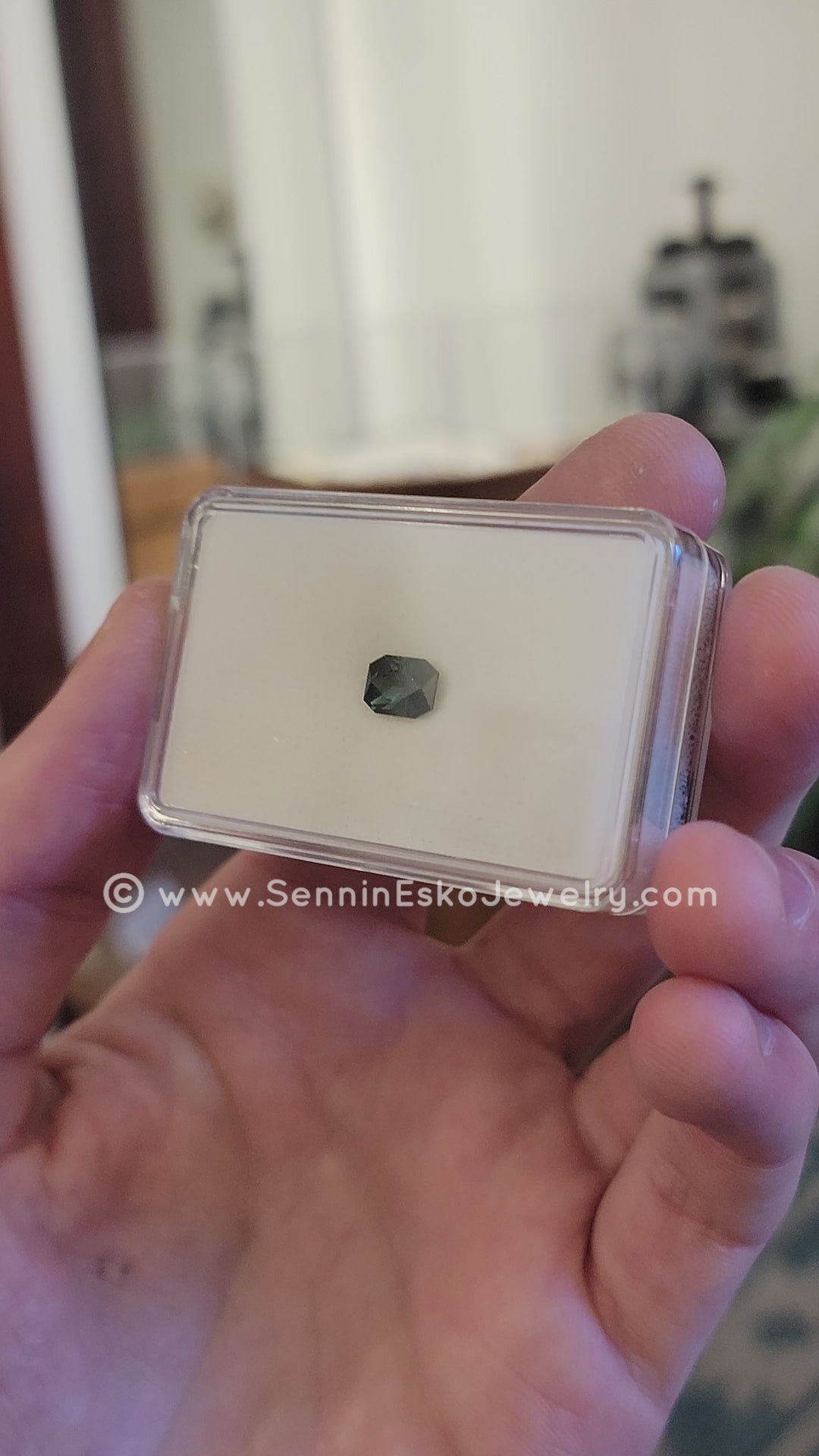 Octogone saphir bleu marine/vert encre 1,6 carat - 7,8 x 5,8 mm, taille fantaisie
