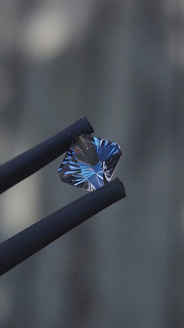 Octogone Saphir Umba Bleu Argenté 0.88 carat - Taille Fantaisie, 6.1x5mm